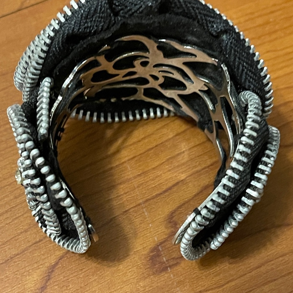 Black and Silver Zipper Cuff Spiral Bracelet - Picture 5 of 12
